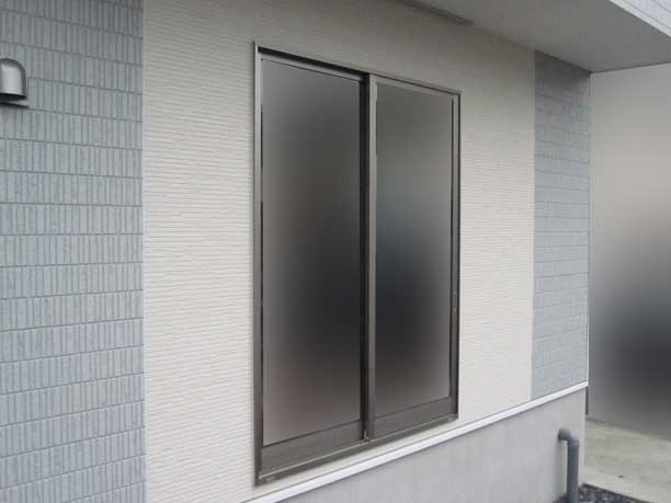 後付けシャッター施工例(掃き出し窓)