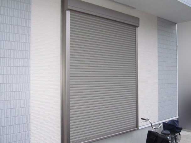 後付けシャッター施工例(掃き出し窓)